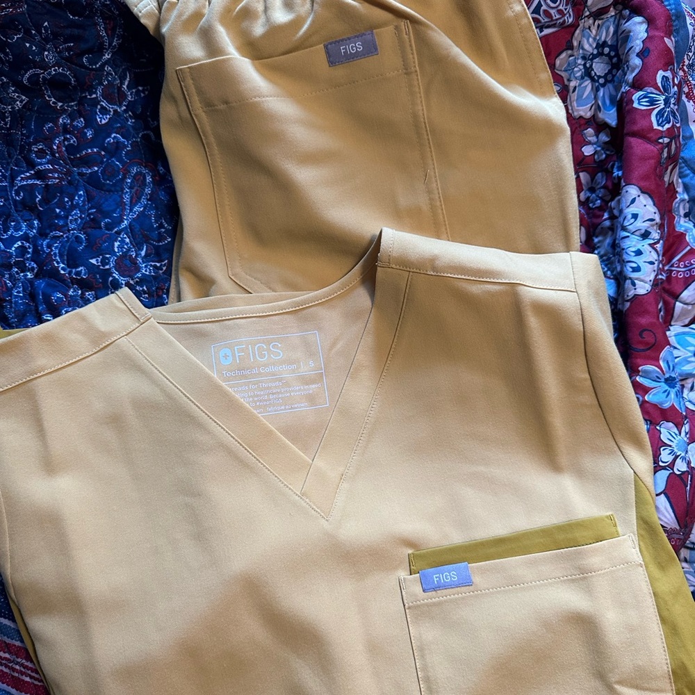 WOMEN'S Mustard Yellow Figs Scrub Top